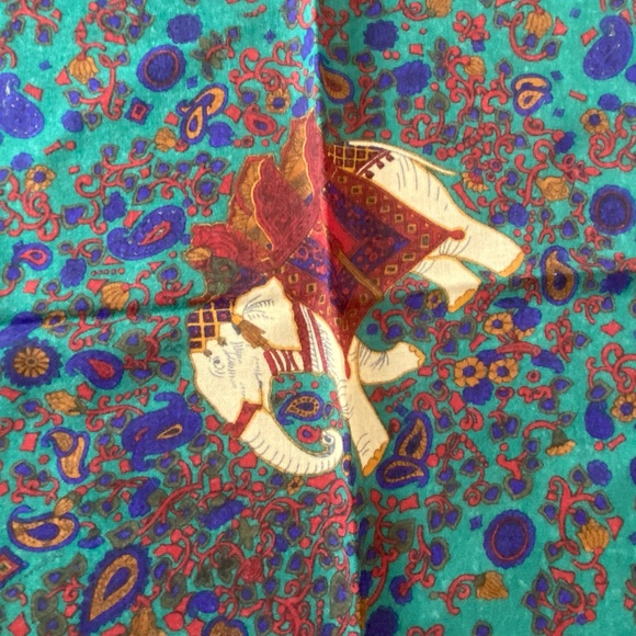 Vintage Oversized Fendi Wool Shawl / Wrap / Scarf - Picture 5 of 9